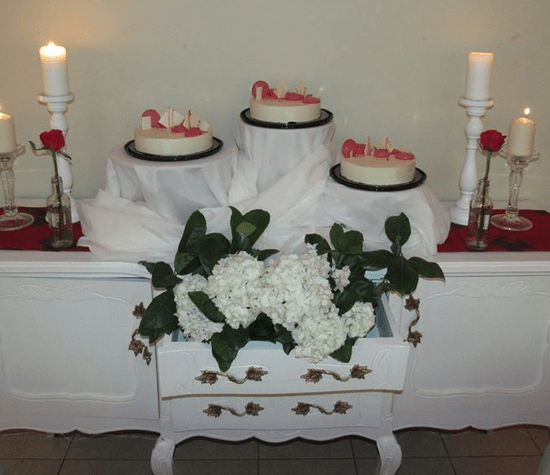 Buffet de tortas romántico.