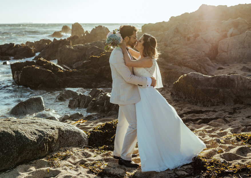 Viviana y Cristóbal, un romántico matrimonio junto al mar