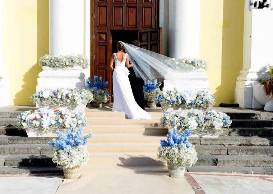 Decoración en azul marino y gris perla: tonalidades para un matrimonio elegante